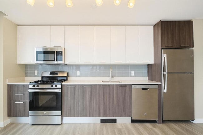 Building Photo - 1524 Sheepshead Bay Rd