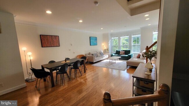 Building Photo - 9449 Canonbury Square