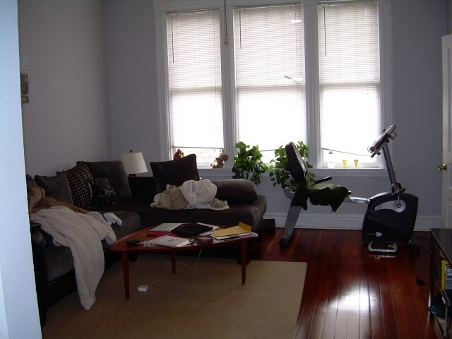 Foto del edificio - 1075 N Hermitage Ave