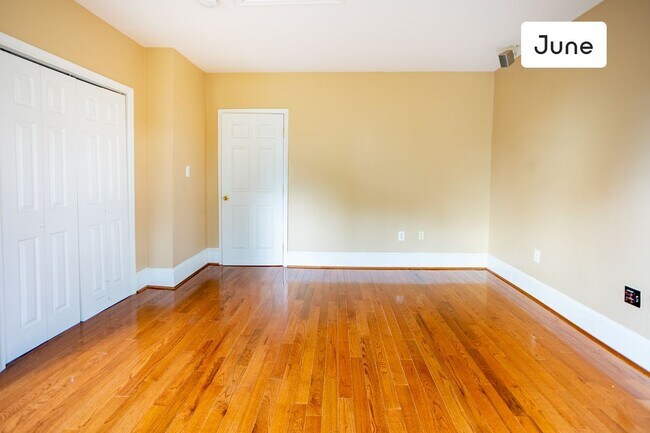 Building Photo - ROOM ONLY in 4-bed/3.0-bath Home
