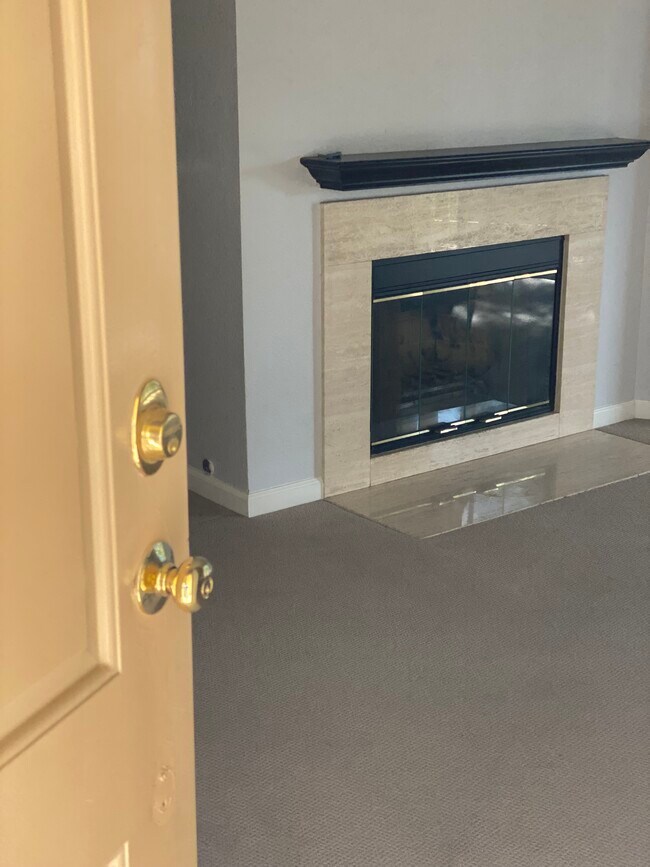 Building Photo - 653 Oak Run Trl