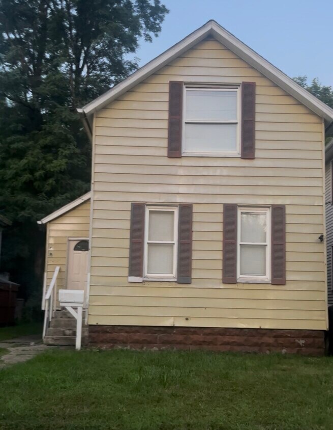 Foto principal - 3061 E 67th St