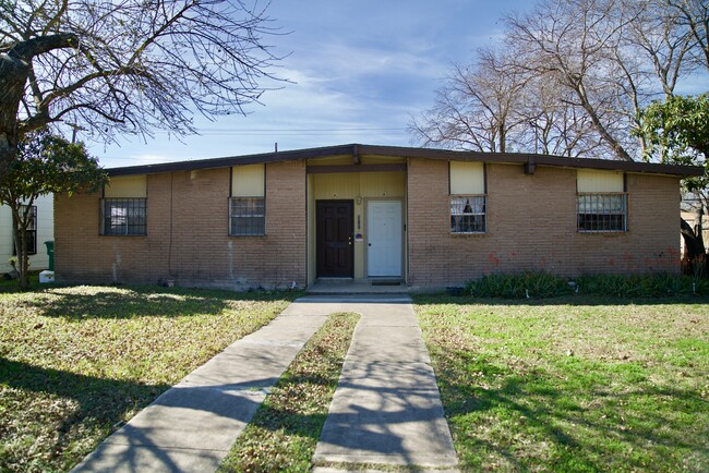 Building Photo - 211 Westoak Rd