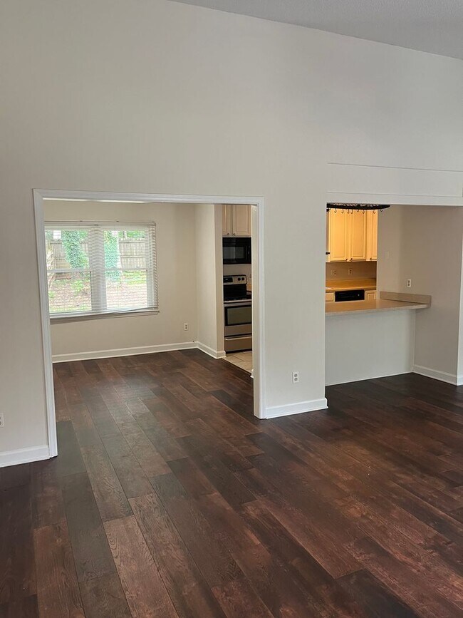 Building Photo - Lovely Two Bedroom in Charlotte!