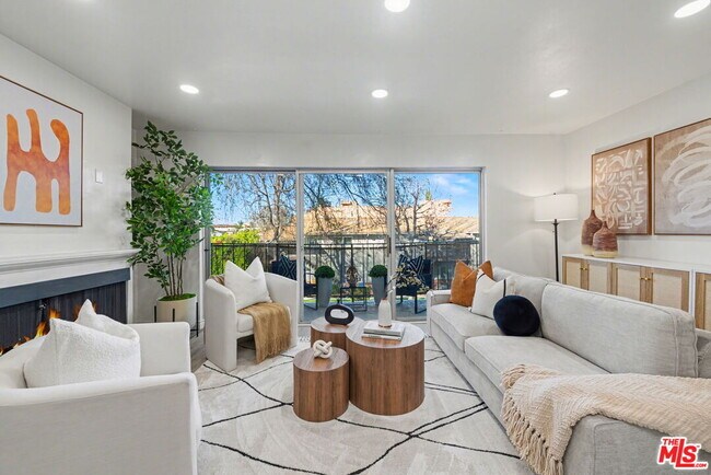 Foto del edificio - 14850 Hesby St