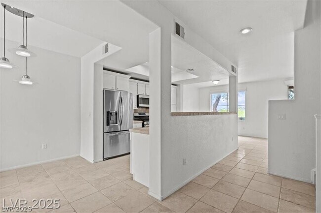 Foto del edificio - 664 Peachy Canyon Cir