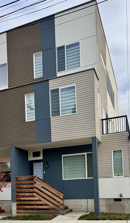 Building Photo - 5230 33rd Ave S