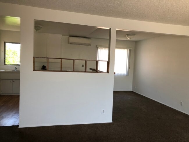 Building Photo - 525 N Marguerita Ave