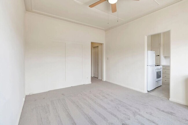 Building Photo - Studio by the Ocean Available Now in Downt...