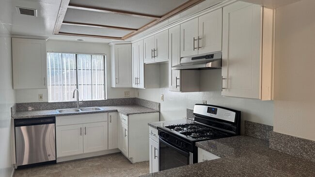 Building Photo - 2307 N Cahuenga Blvd