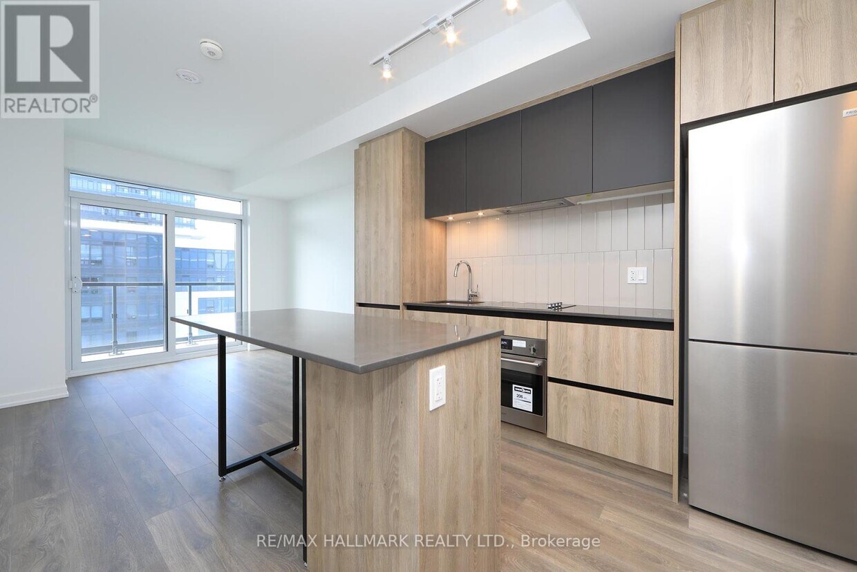 Primary Photo - 7950-A-7950 Bathurst St