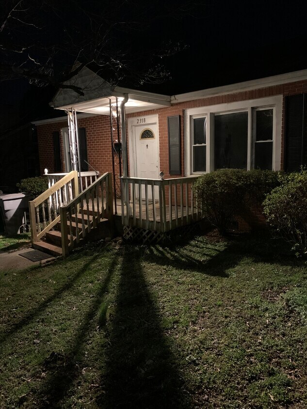 Primary Photo - 2318 Bancroft St
