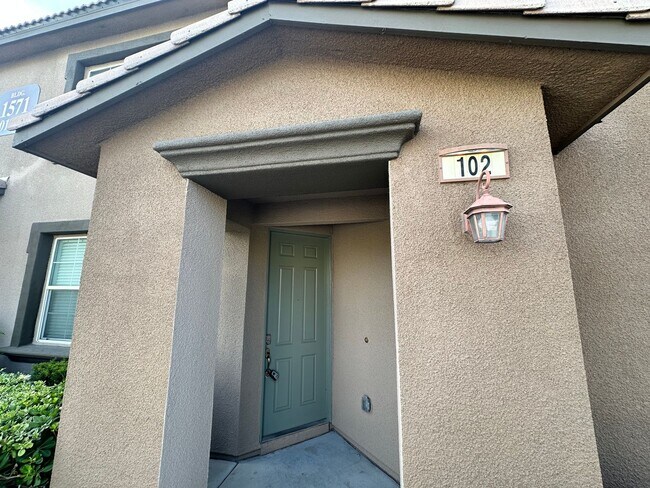 Foto del edificio - Summerlin Townhome