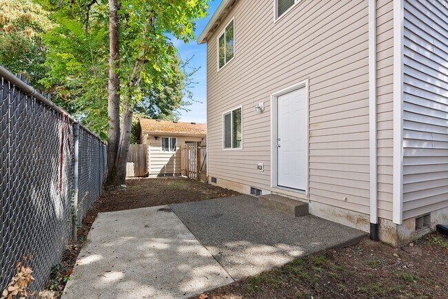 Foto del edificio - 3Bed/1.5 Bath House available