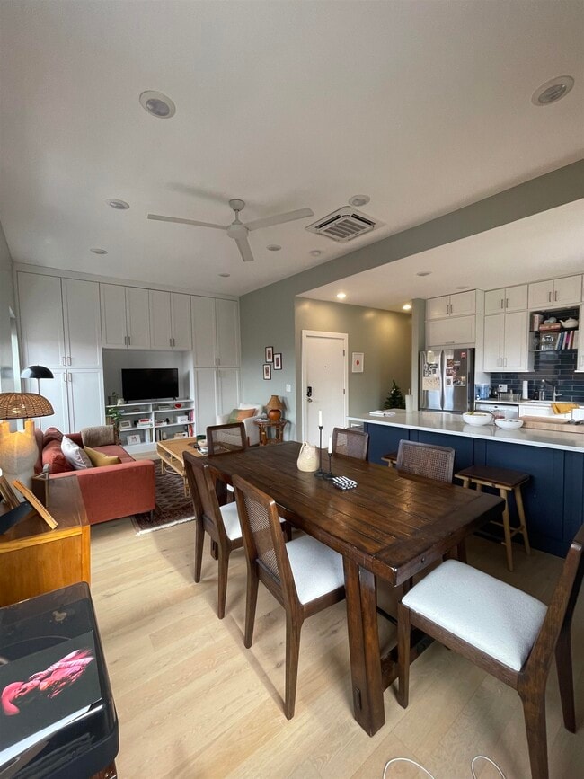 Building Photo - 354 Grove St