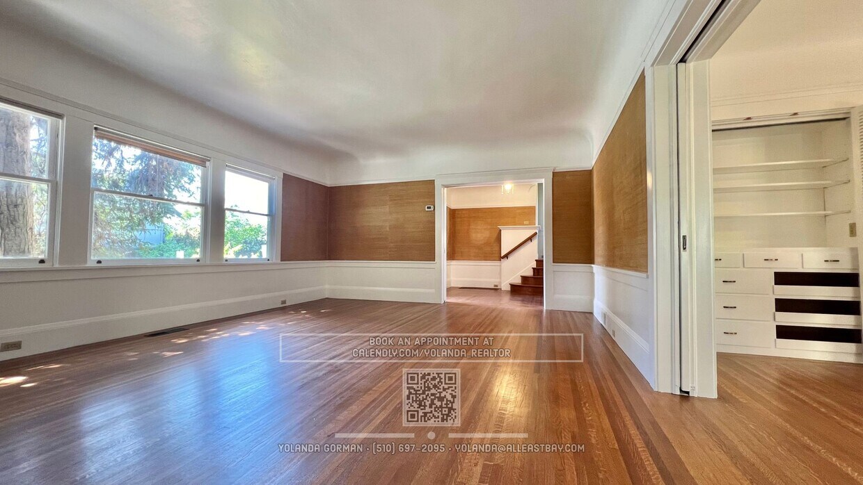 Primary Photo - Charming and Spacious 4 bedroom Home in th...