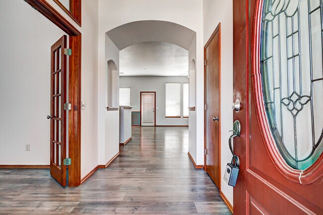 Foto del edificio - 517 Lone Oak Dr