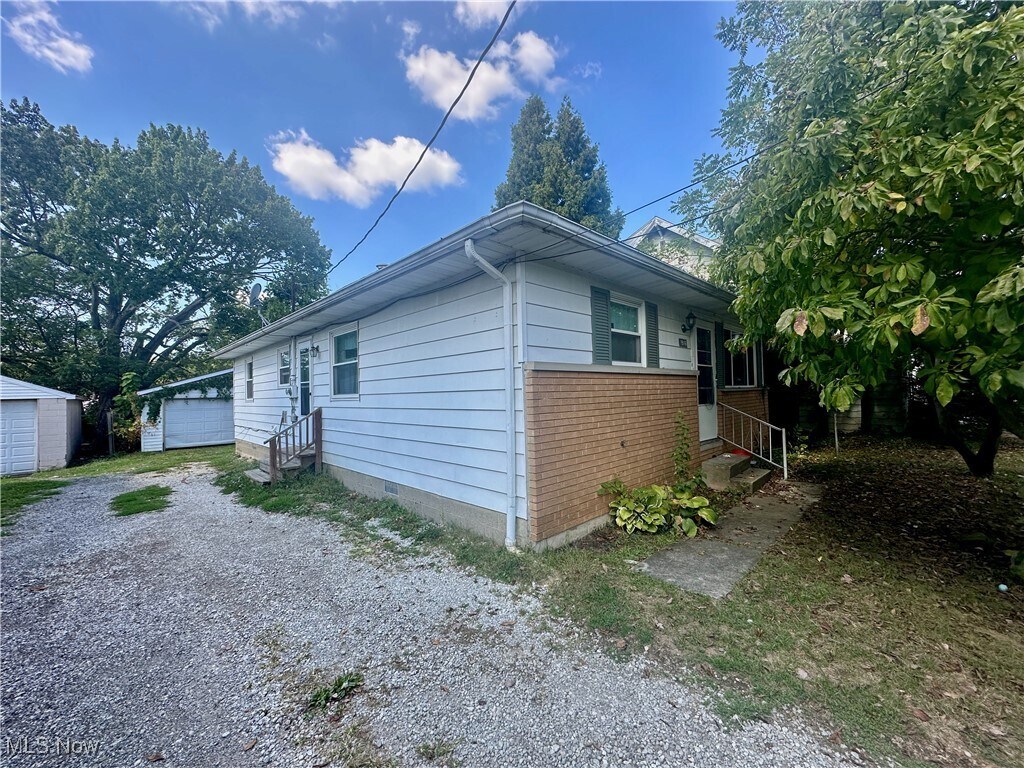 1916 17th St SW Akron, OH 44314 – photo 2
