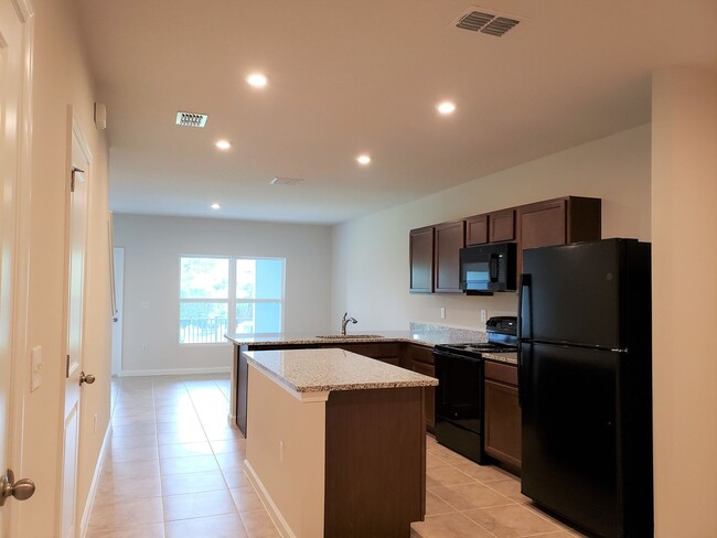 Foto del edificio - 2-Story Townhome; Quiet Neighborhood; Clos...