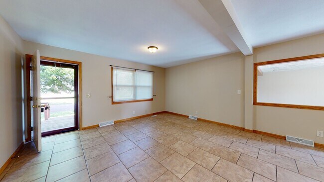 Building Photo - 3 Bedroom, 1.5 Bathroom House