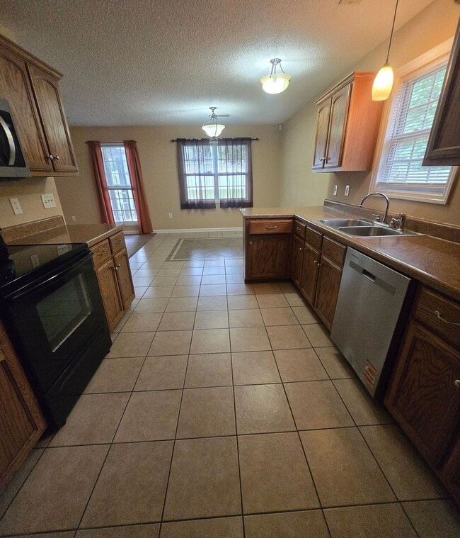 Foto del edificio - 213 Rosemary Ln