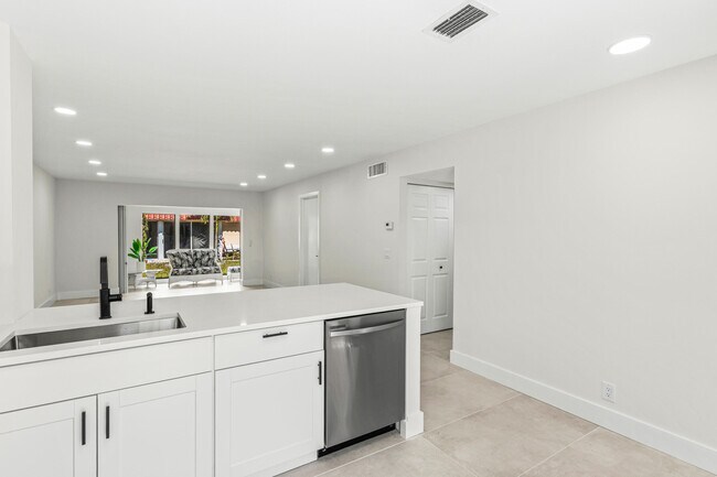 Foto del edificio - 733 Nantucket Cir