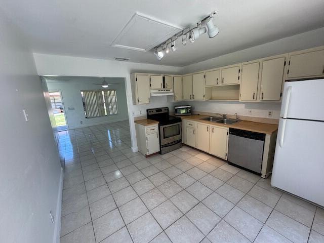 Building Photo - 4355 Royal Banyan Way