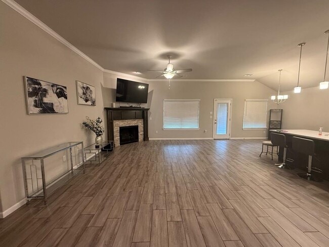 Foto del edificio - 7712 Windstone Dr