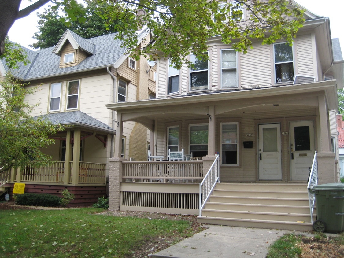 Primary Photo - 3206-3208 N Marietta Ave
