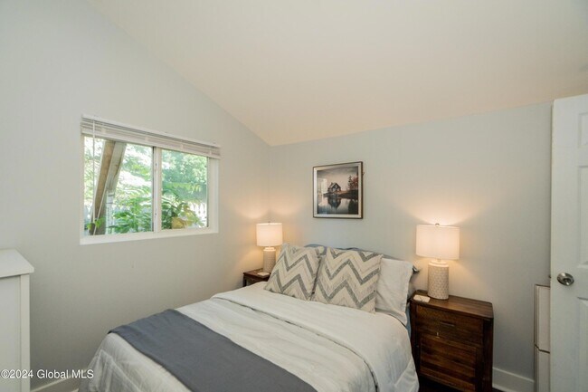 Building Photo - 9 Bolster Ln NE