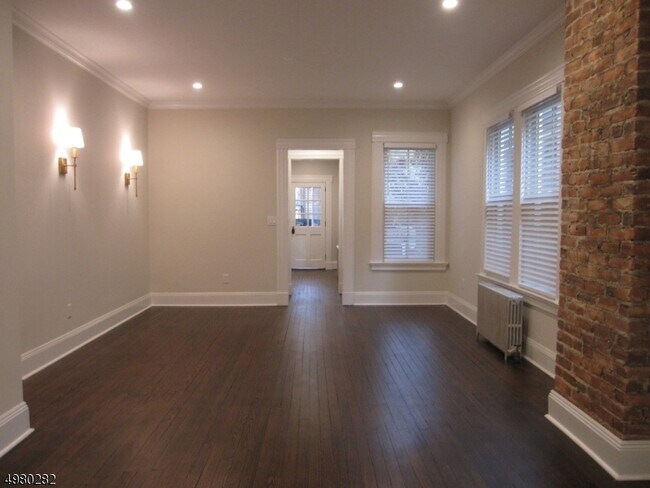Building Photo - 27 Midland Ave
