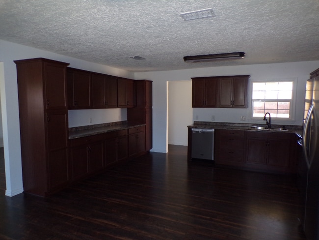 Building Photo - 2511 Gidding St