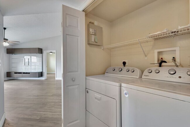 Foto del edificio - 600 Crestwood Ct N
