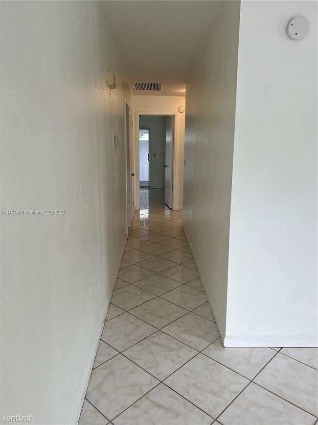 Building Photo - 3 br, 1 bath House - 220 NW 57th St # 1