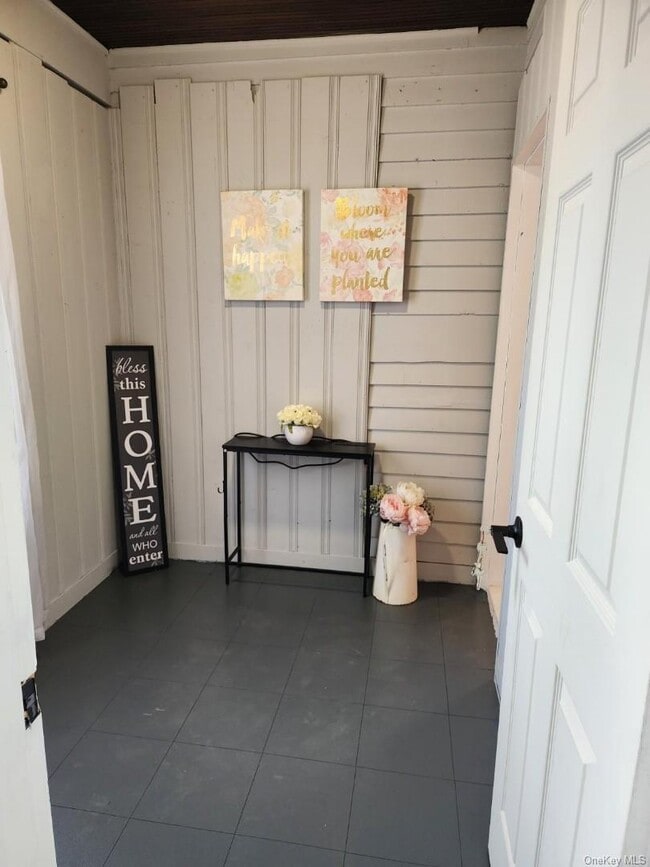 Building Photo - 832 Calhoun Ave