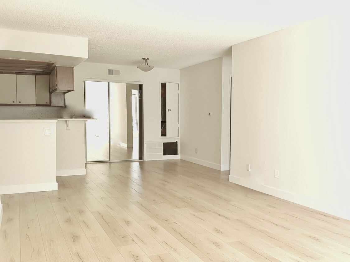 Foto principal - 15603 Parthenia Pl
