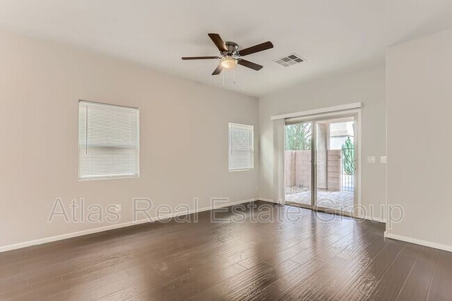 Foto del edificio - 9544 Alma Ridge Ave