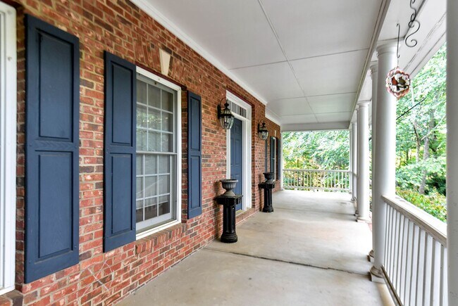 Foto del edificio - Large, beautiful home in Oconee!