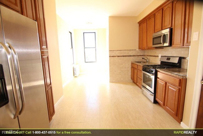 Building Photo - 466 Onderdonk Ave