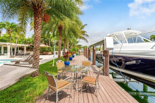 Foto del edificio - 12515 Palm Rd