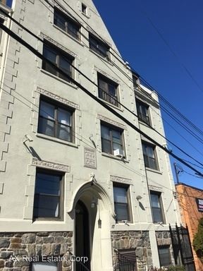 Foto del edificio - 1 br, 1 bath Apartment - 17 Coligni Ave