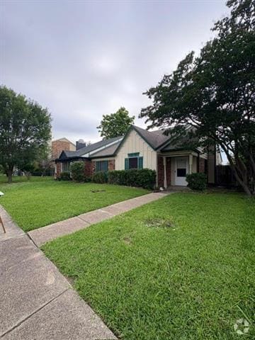 Building Photo - 815 Versailles St