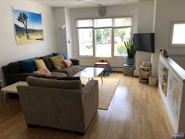 Foto principal - 2464 8th St