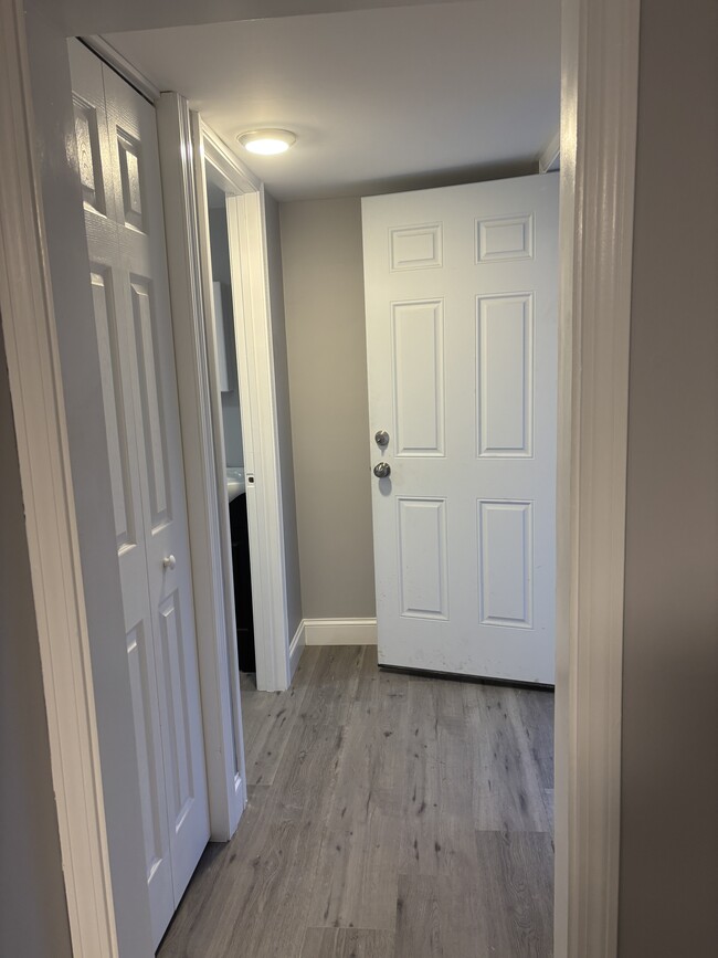 Building Photo - 121 School St