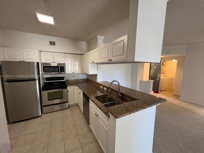 Foto del edificio - 17150 N Bay Rd