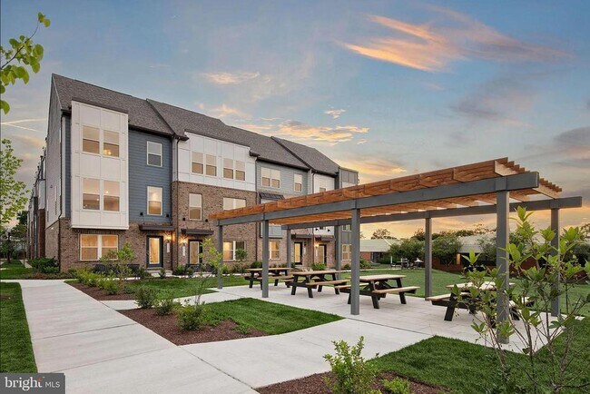 Foto del edificio - 2152 Glacier Rd