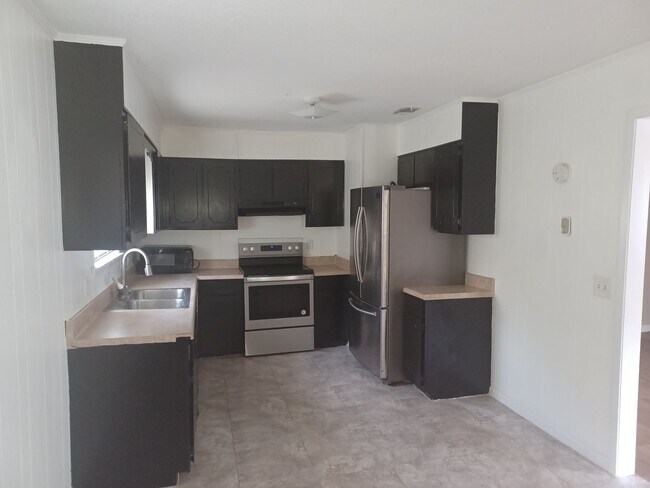 Foto del edificio - 120 Glenn Bryant Rd