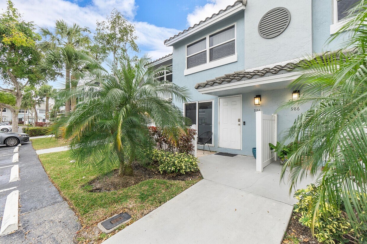 984 Jeffery St, Boca Raton, FL 33487 Townhome Rentals in Boca Raton