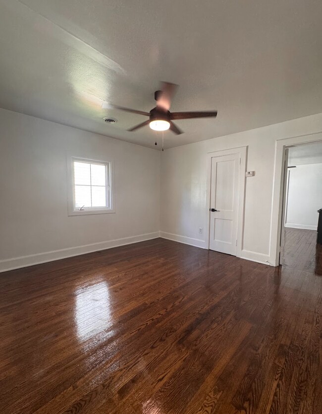 Building Photo - LIVE MINUTES FROM UNITY PARK & DOWNTOWN GREENVILLE!  Prime Greenville Location Near Schools, Dini...