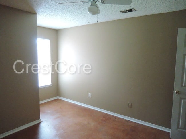 Building Photo - 4551 Summer Creek Cv